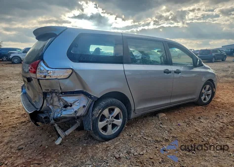 2013 Toyota Sienna z USA, uszkodzony, nr VIN 5TDZK3DC3DS392269